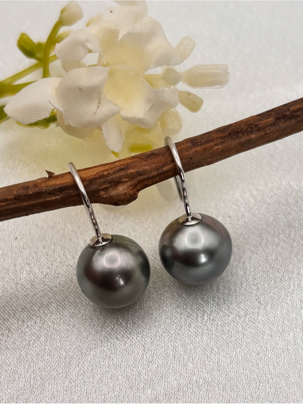 Tahitian Pearl Earrings for Women 14 k White Gold 12 mm Round
